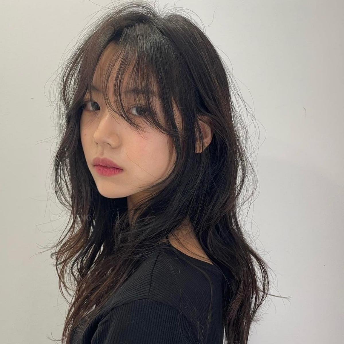 Kết hợp tóc lớp ngang vai với khuôn mặt trái xoan