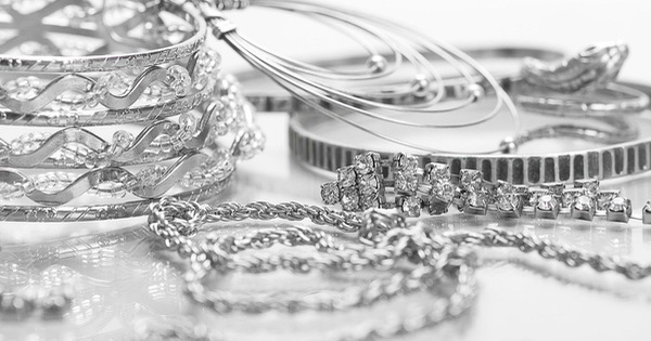 Bạc có khả năng điện dẫn tốt nhất