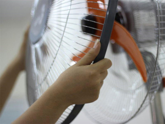 Bảo dưỡng và vỠsinh quạt cây